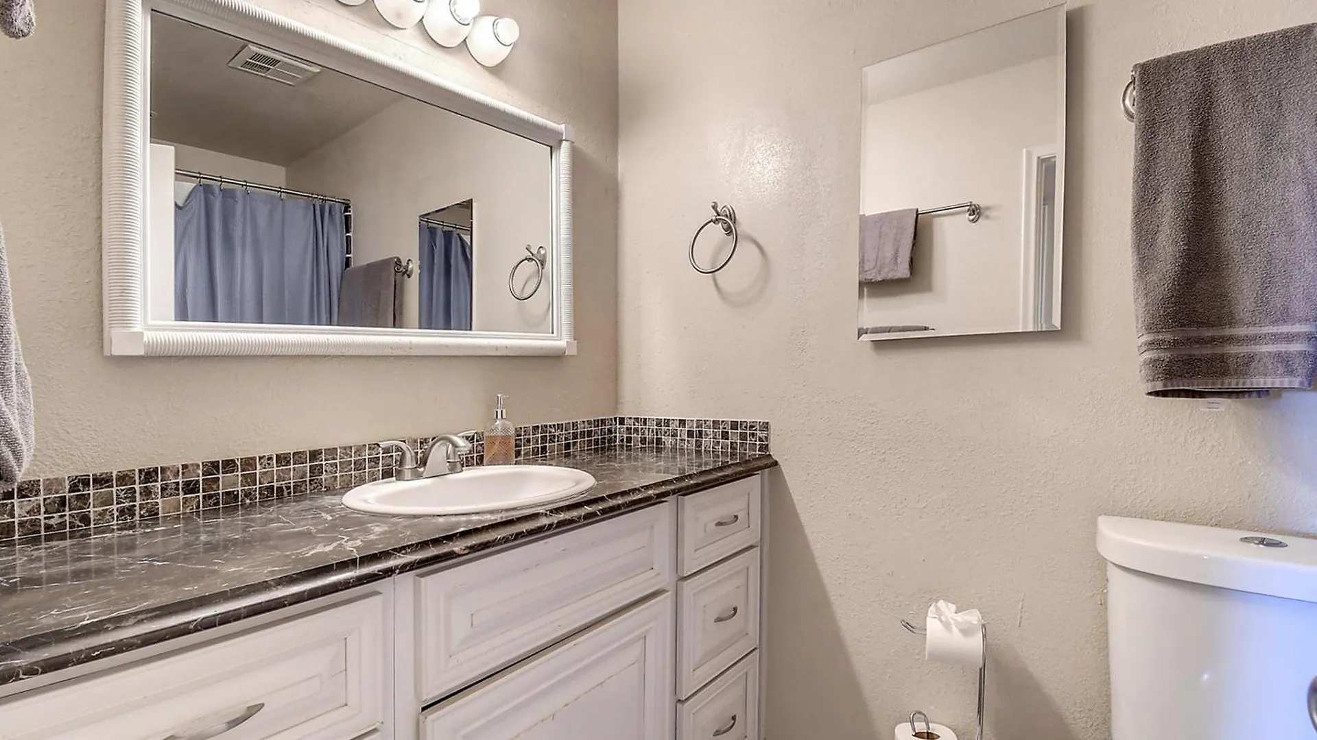 Newly Listed Customized Beds 8 Kings Or 18 Total Villa Phoenix
