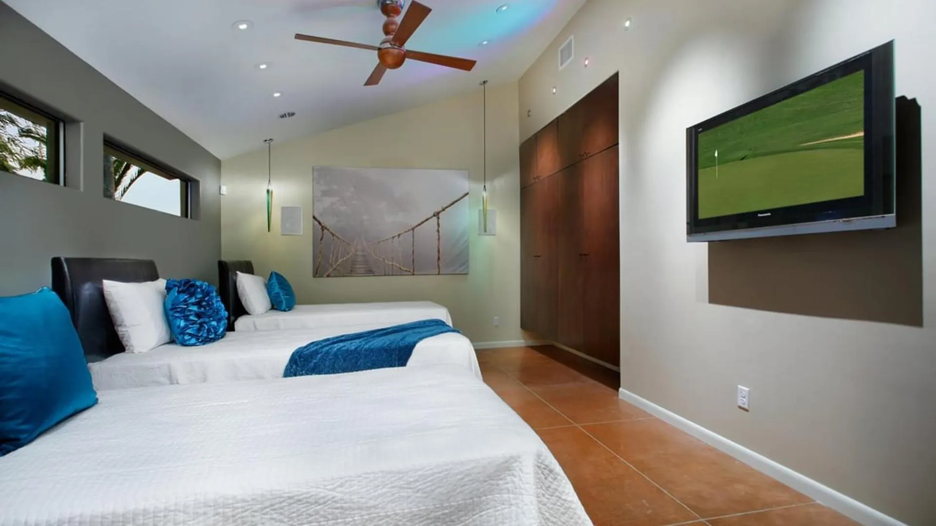 Newly Listed Customized Beds 8 Kings Or 18 Total Villa Phoenix