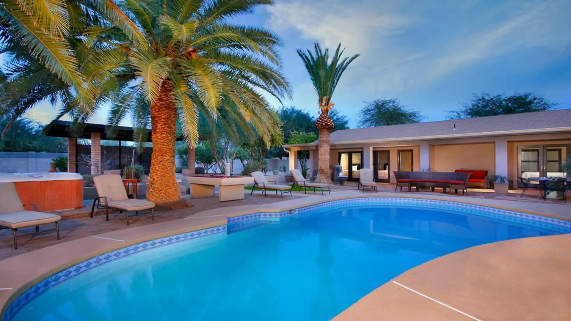 Newly Listed Customized Beds 8 Kings Or 18 Total Villa Phoenix Holiday home