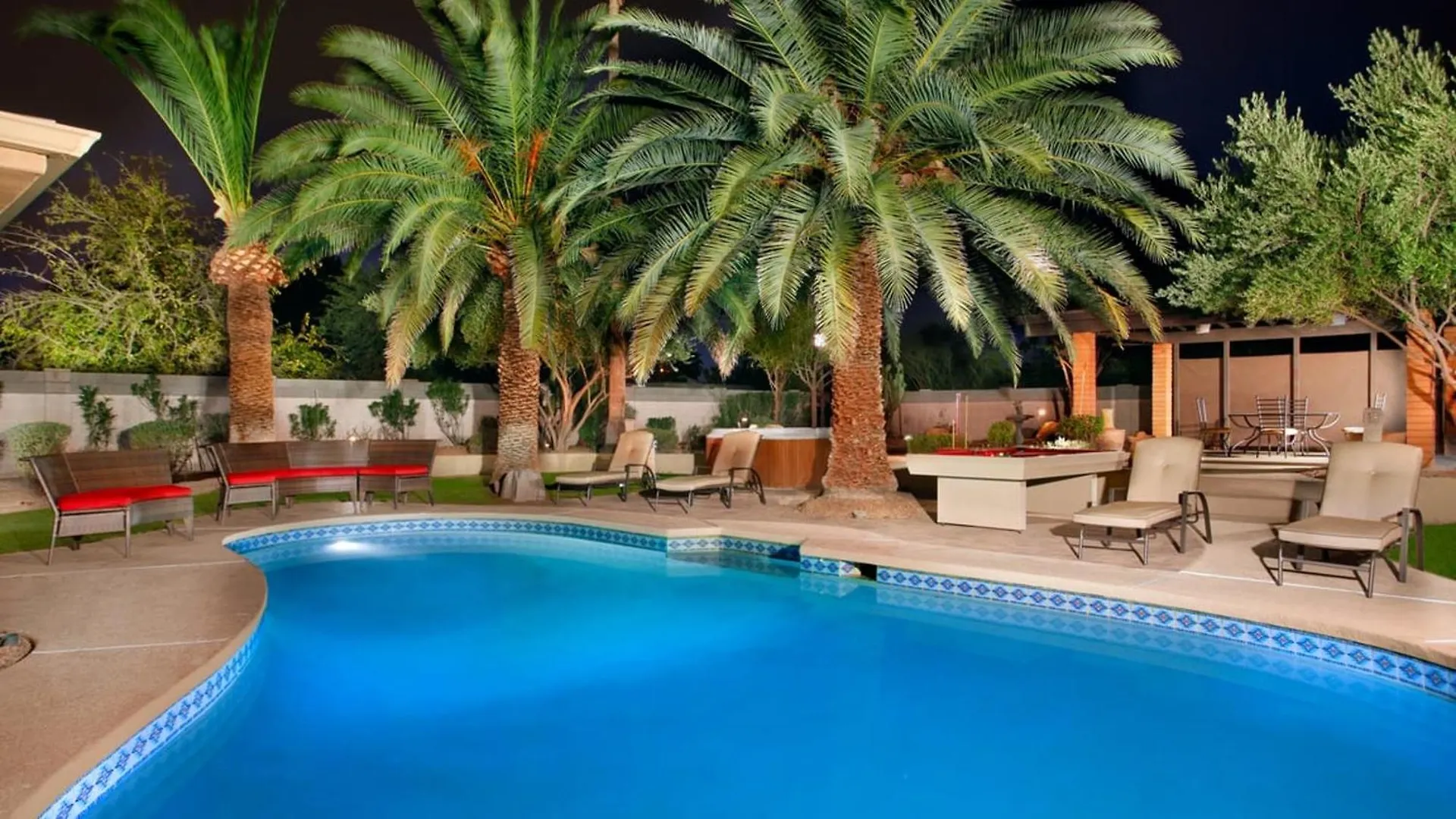 Newly Listed Customized Beds 8 Kings Or 18 Total Villa Phoenix